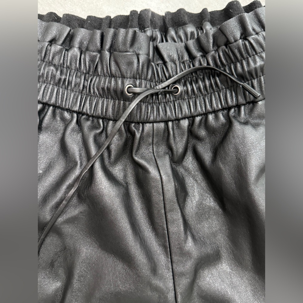 ZARA Black Women's Faux Leather Shorts - Picture 4 of 4